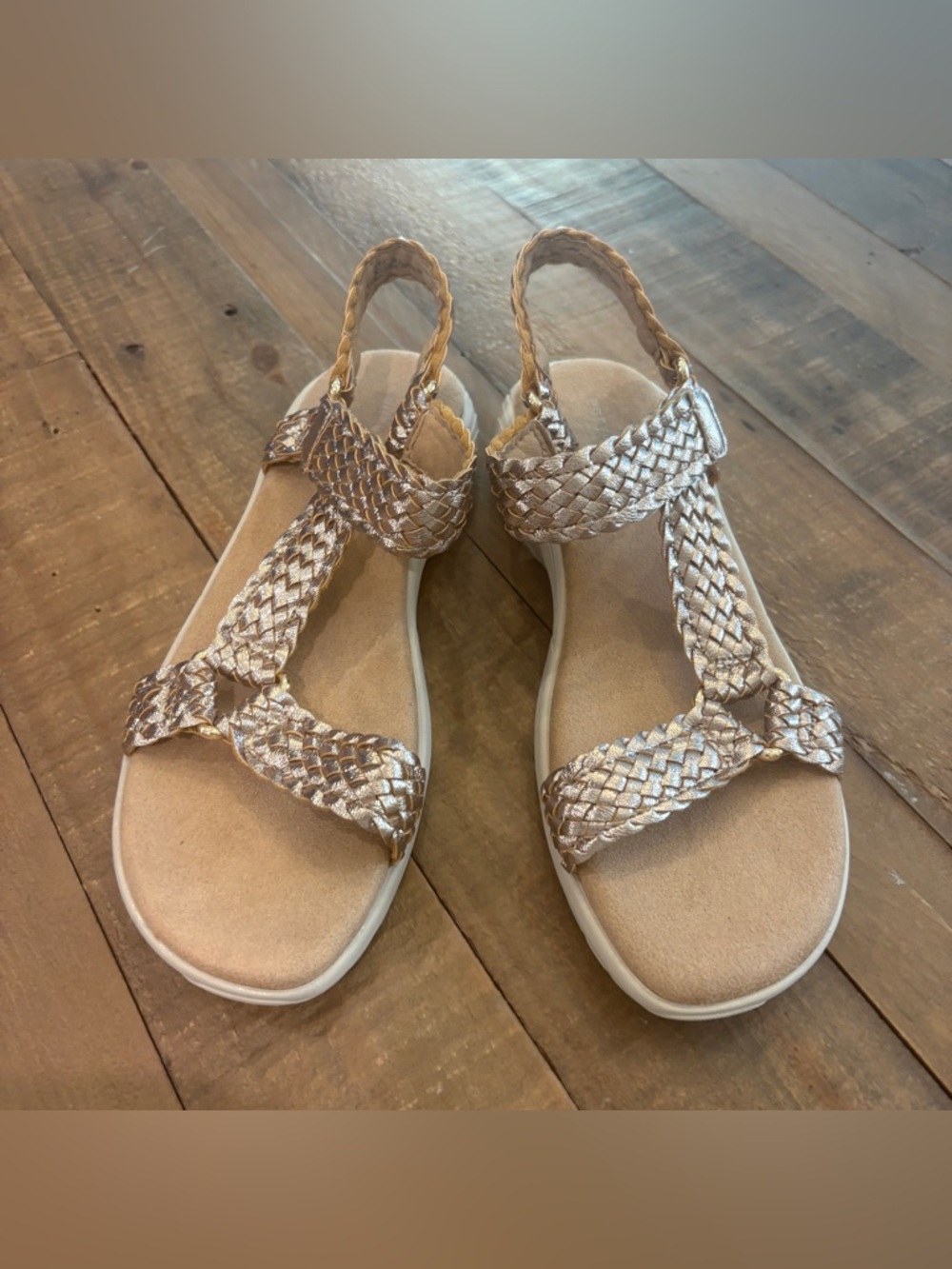 Women’s Easy Spirit Taytum Gold Woven Strap Sandals 7